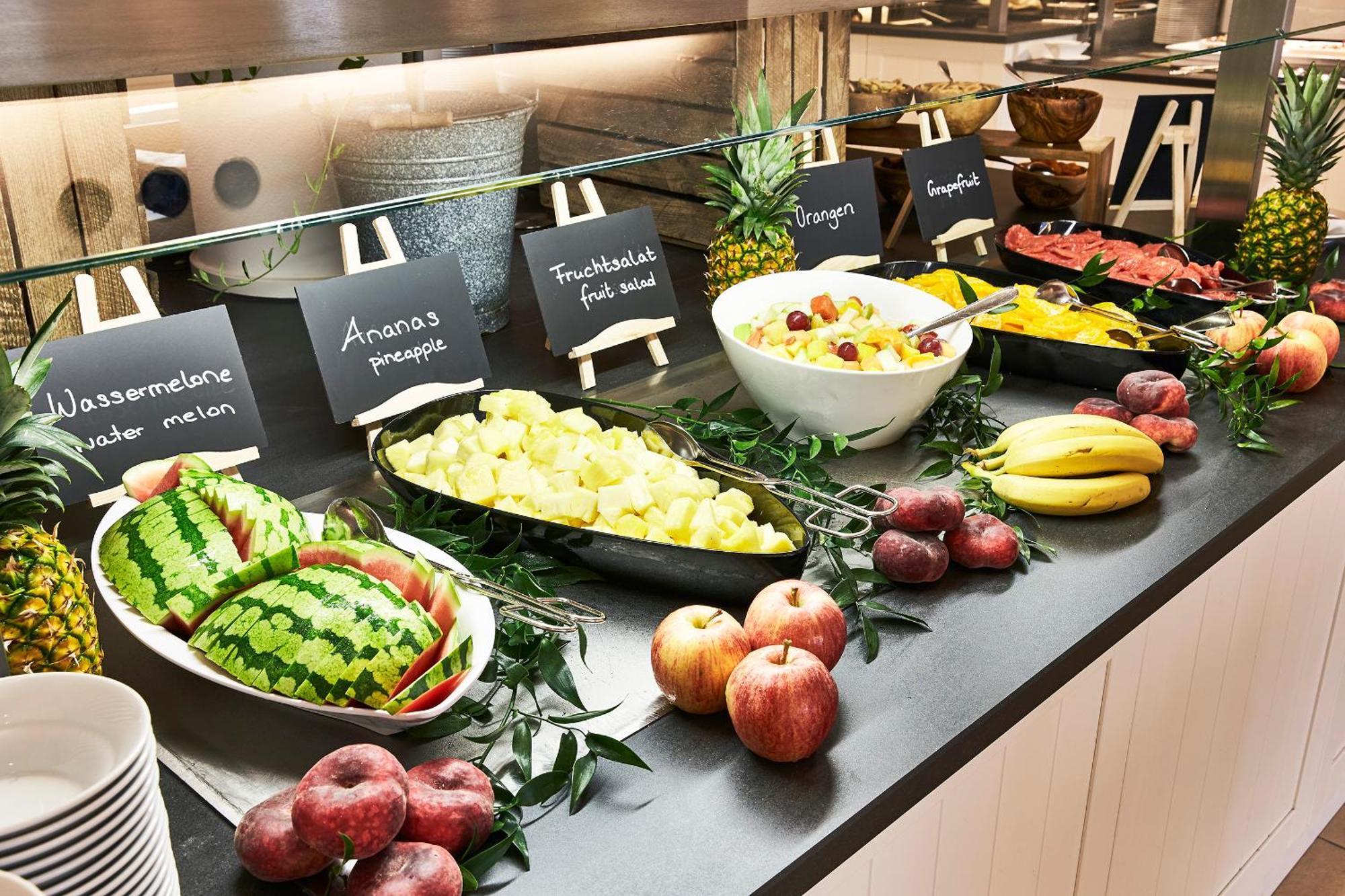 Steigenberger Grandhotel & Spa Heringsdorf Exteriér fotografie Fruit salad